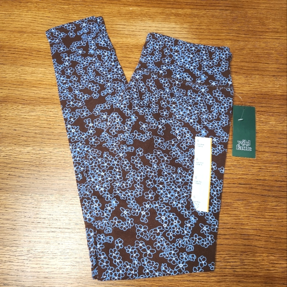 NWT Wild Fable High Rise Legging in Blue Daisy Print and Brown